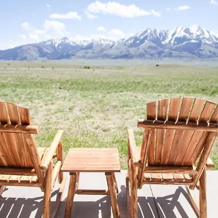 Yellowstone Trail Lodge